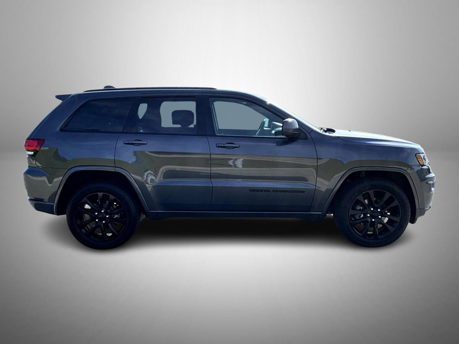 Used 2020 Jeep Grand Cherokee Altitude image 4