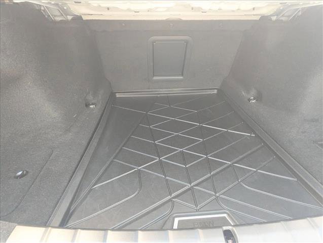 Certified 2025 BMW 740i w/ Premium Package image 6