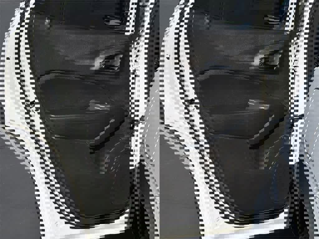 Used 2025 Chevrolet Trax RS w/ Sunroof Package image 28