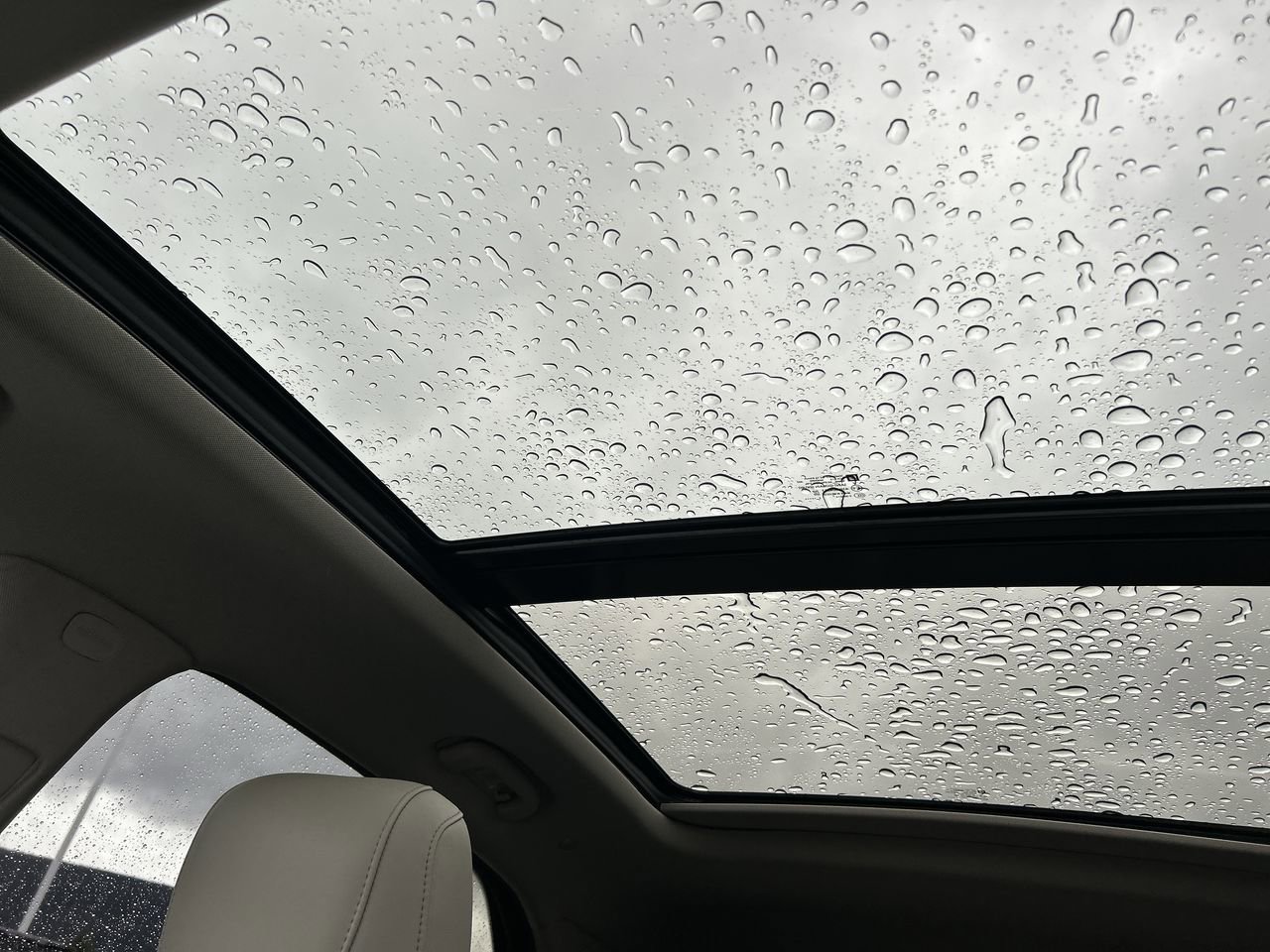 Used 2022 Cadillac XT4 Luxury w/ Cold Weather Package image 29