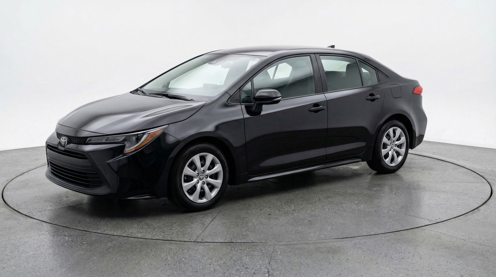 Used 2025 Toyota Corolla LE image 3