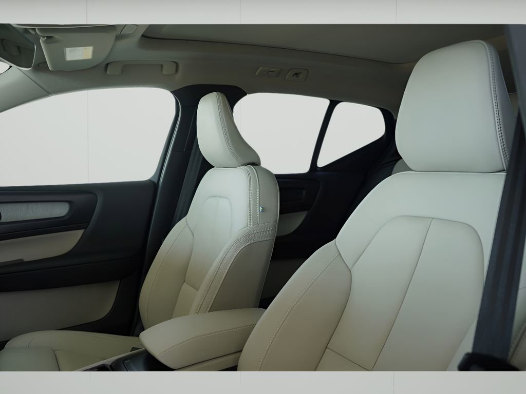 New 2026 Volvo XC40 B5 Plus w/ Protection Package Premier AWD/4WD image 19