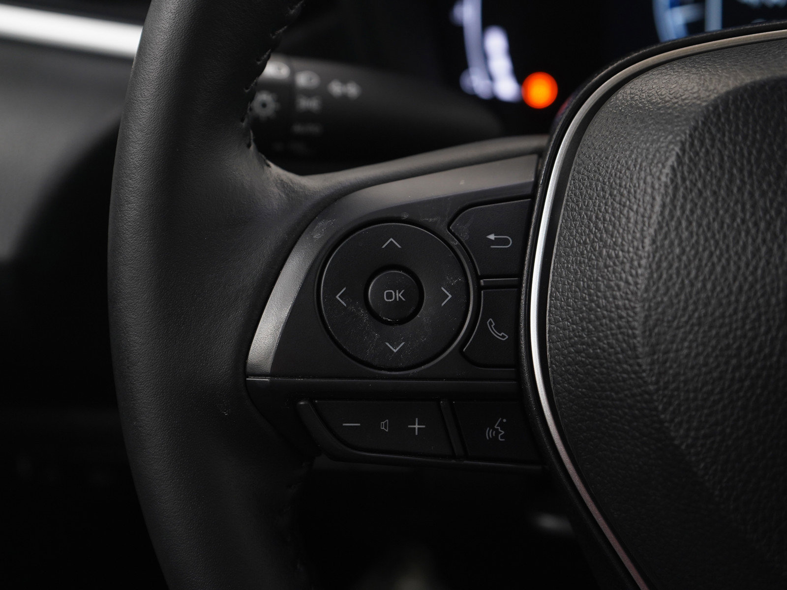 Used 2025 Toyota Corolla SE image 24