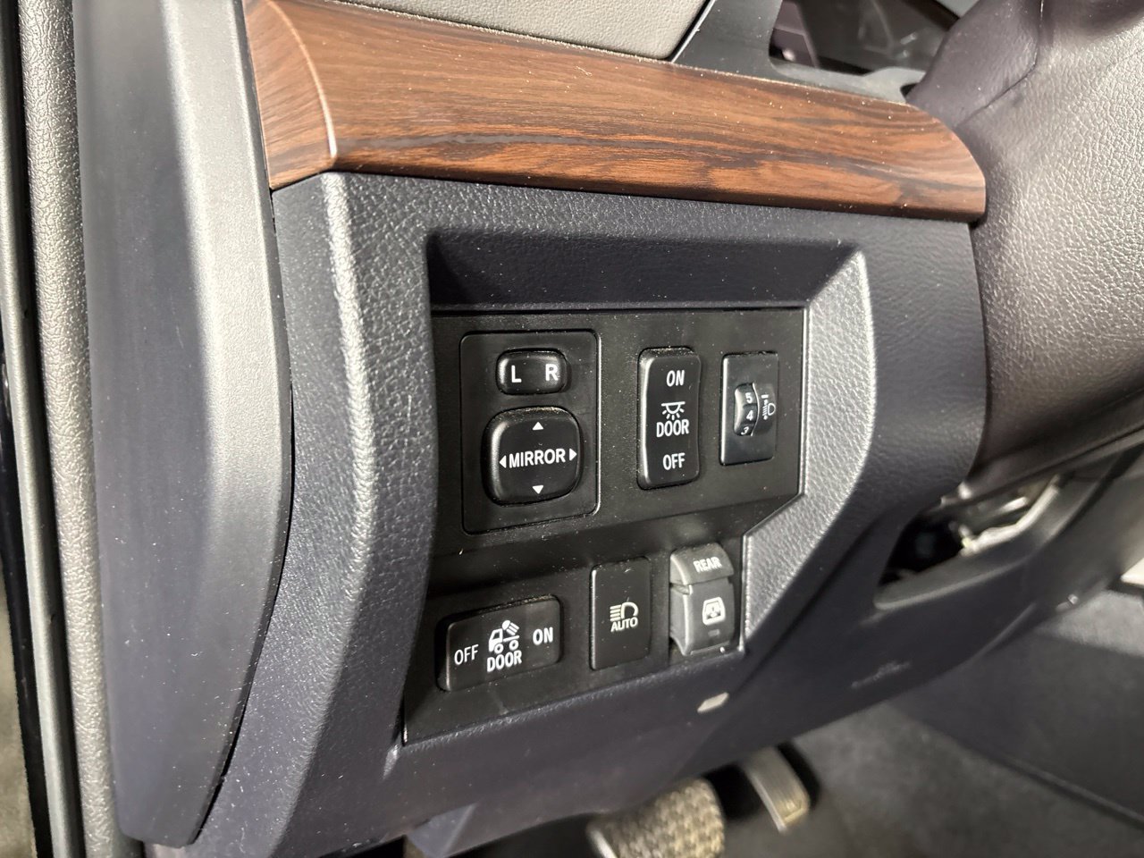 Used 2018 Toyota Tundra Limited AWD/4WD image 8