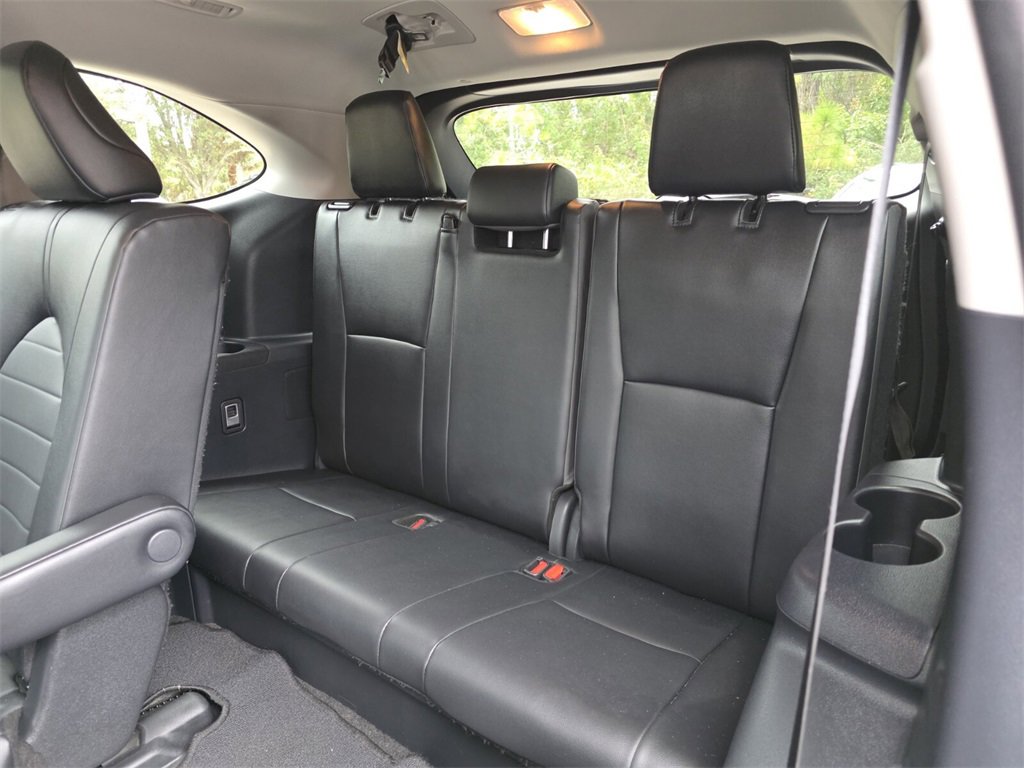 Certified 2024 Toyota Highlander XLE image 22