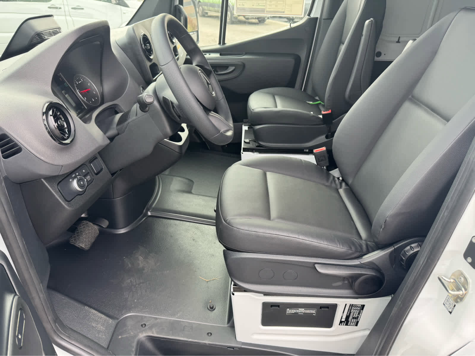 Used 2025 Mercedes-Benz Sprinter 2500 image 21