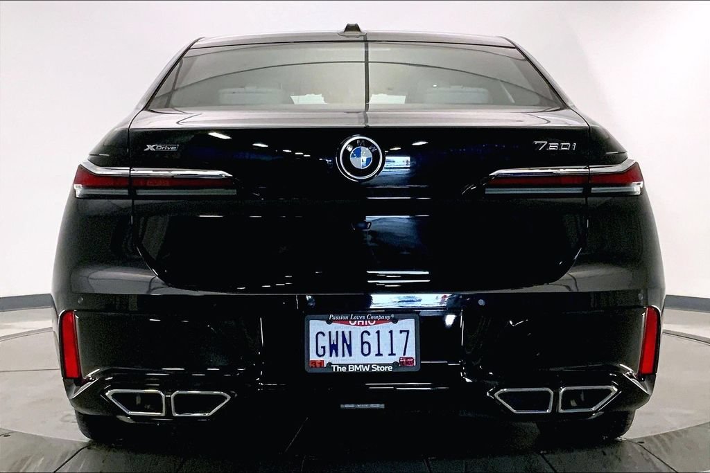 Certified 2023 BMW 760i xDrive w/ Executive Package AWD/4WD image 3