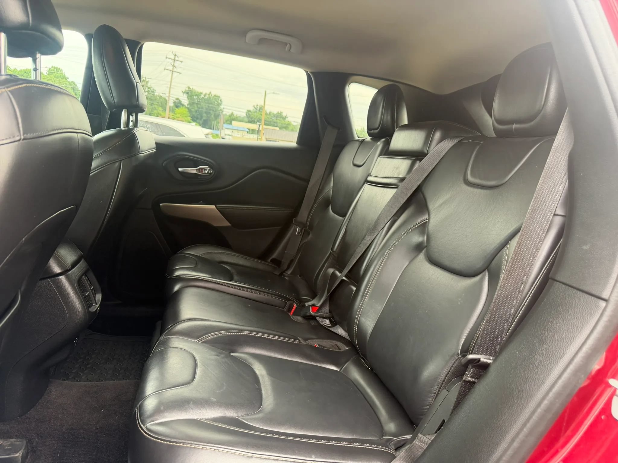 Used 2017 Jeep Cherokee Limited AWD/4WD image 11