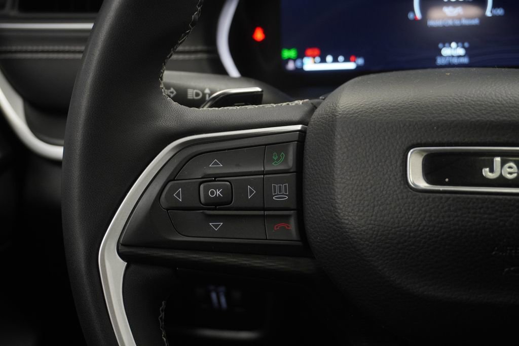 Certified 2023 Jeep Grand Cherokee L Laredo image 40