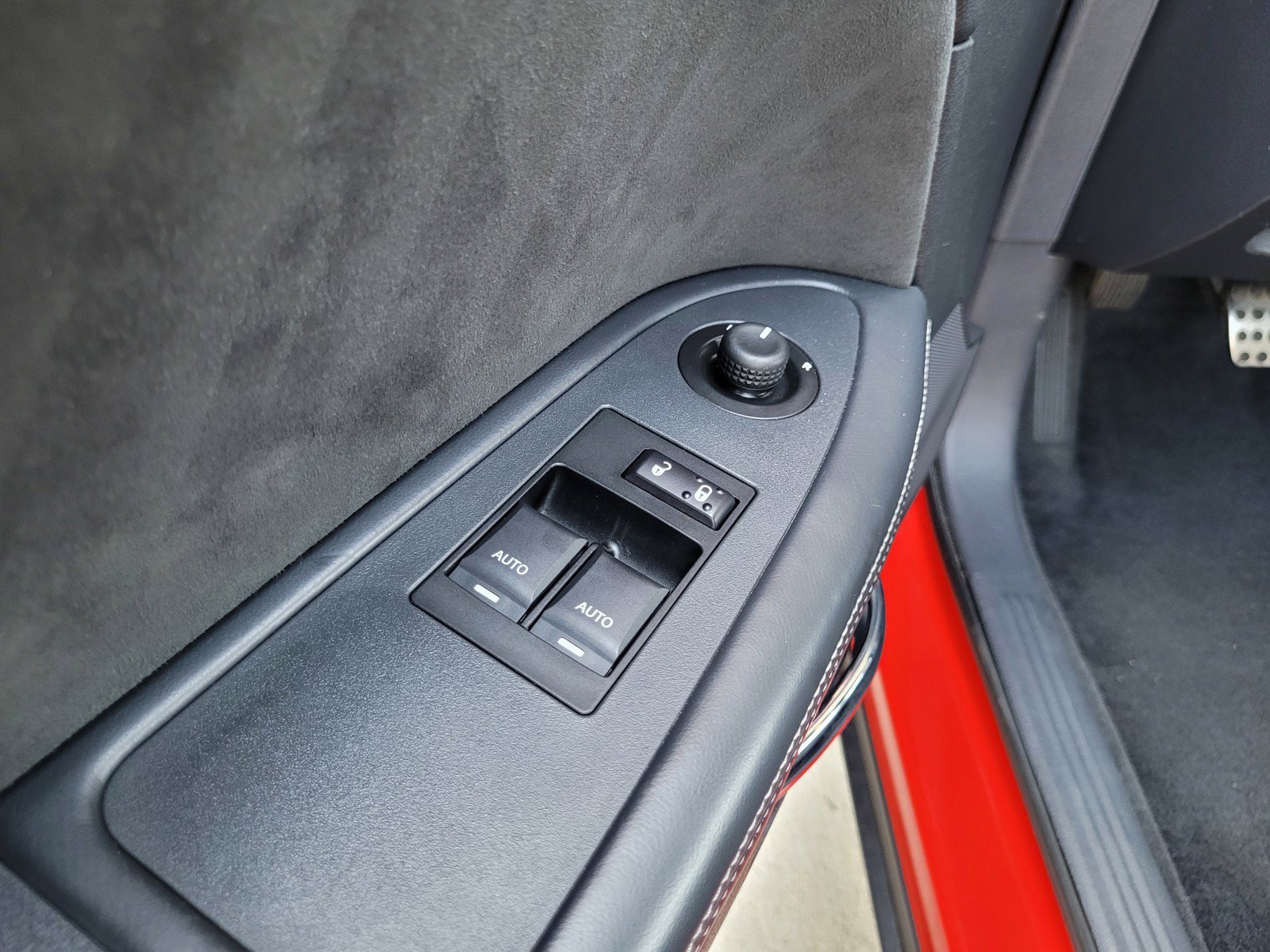 Used 2010 Dodge Challenger SRT8 w/ SRT Option Group II RWD image 25