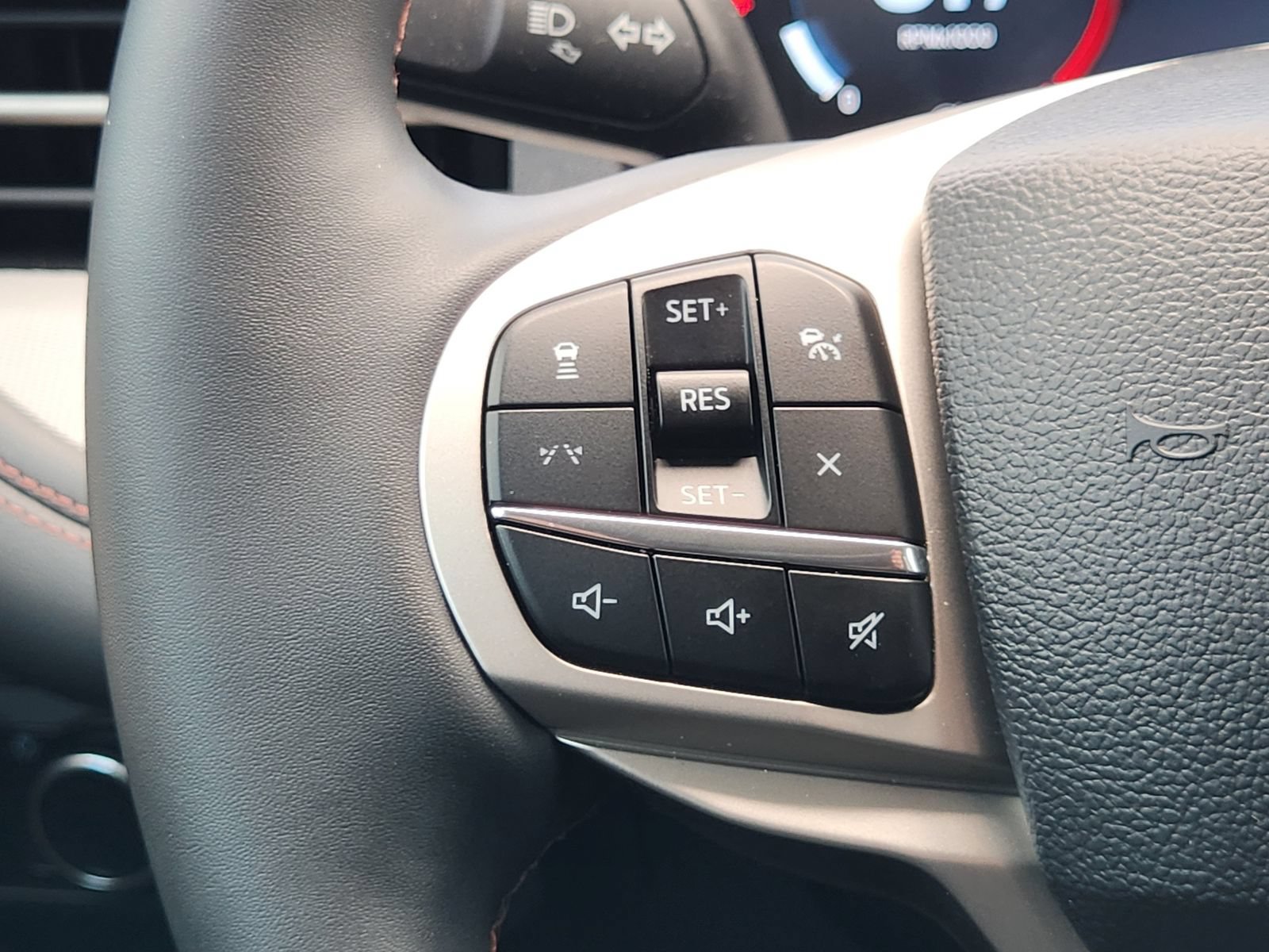 Used 2025 Ford Explorer Active RWD image 29