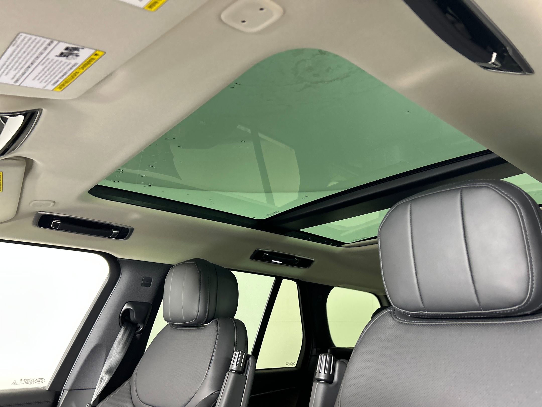 New 2025 Land Rover Range Rover SE image 11