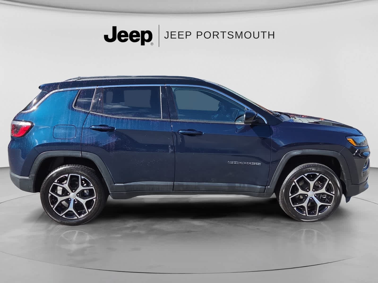Used 2024 Jeep Compass Limited w/ Sun and Sound Group AWD/4WD image 8