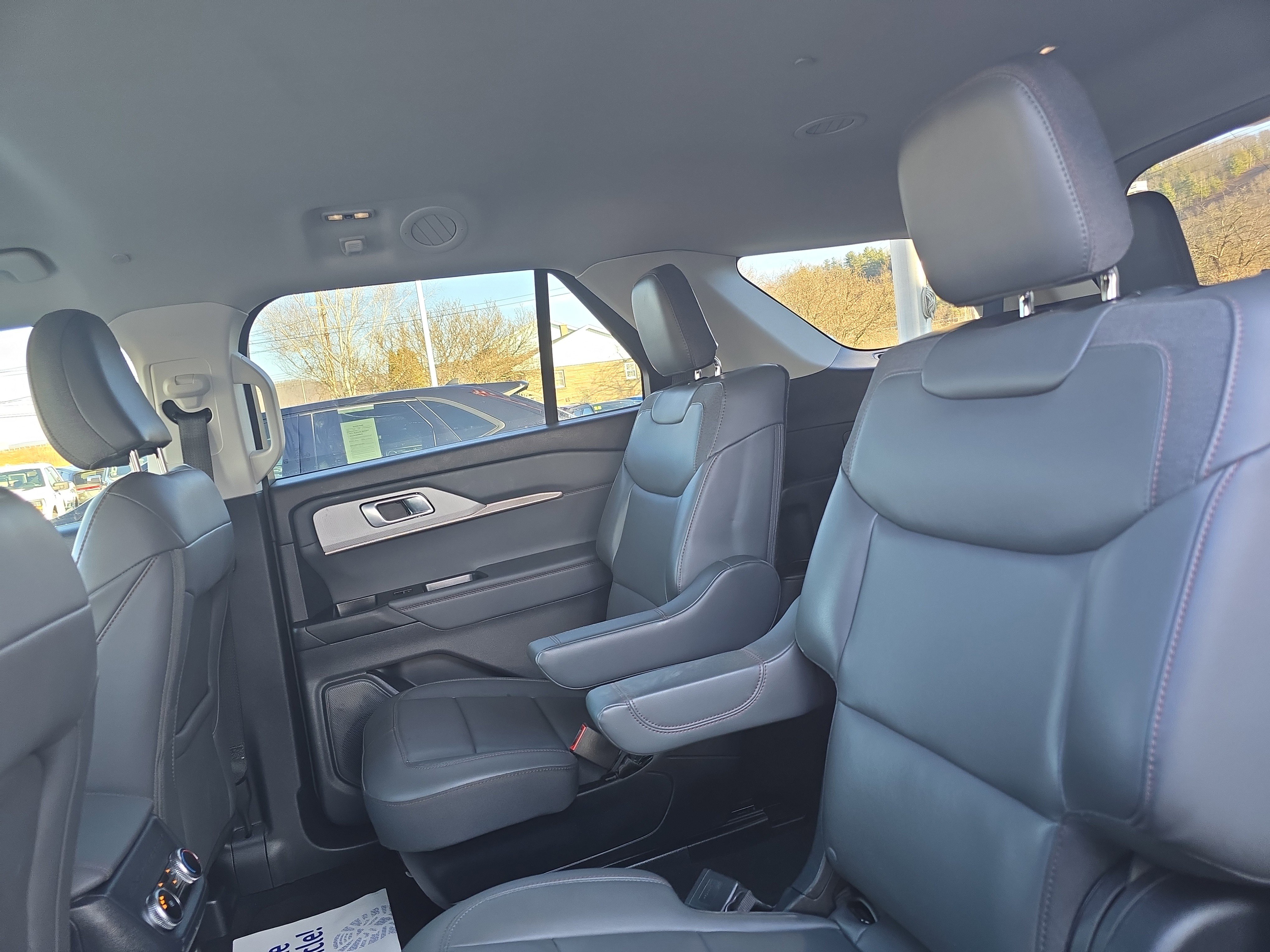 Used 2025 Ford Explorer Active w/ Active Comfort Package image 13