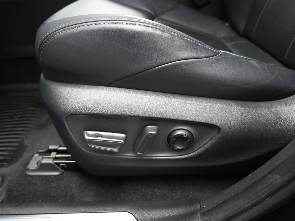 Used 2024 Toyota Venza Limited image 11