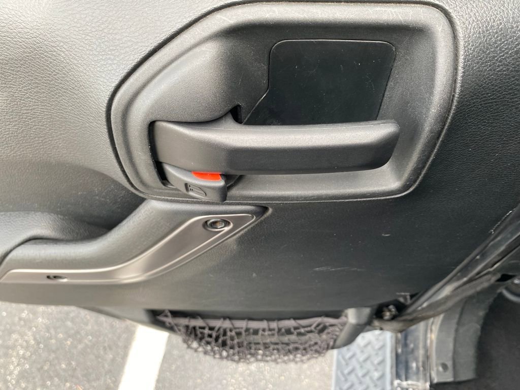 Used 2018 Jeep Wrangler Unlimited Sahara AWD/4WD image 17