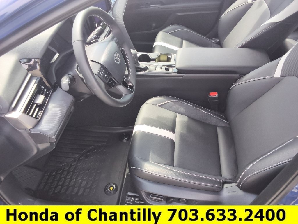 Used 2026 Toyota Camry SE FWD image 24