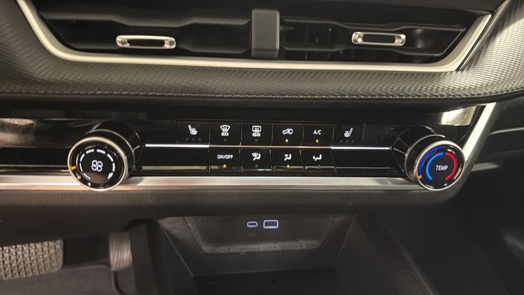 Used 2025 Chevrolet Equinox LT AWD/4WD image 21