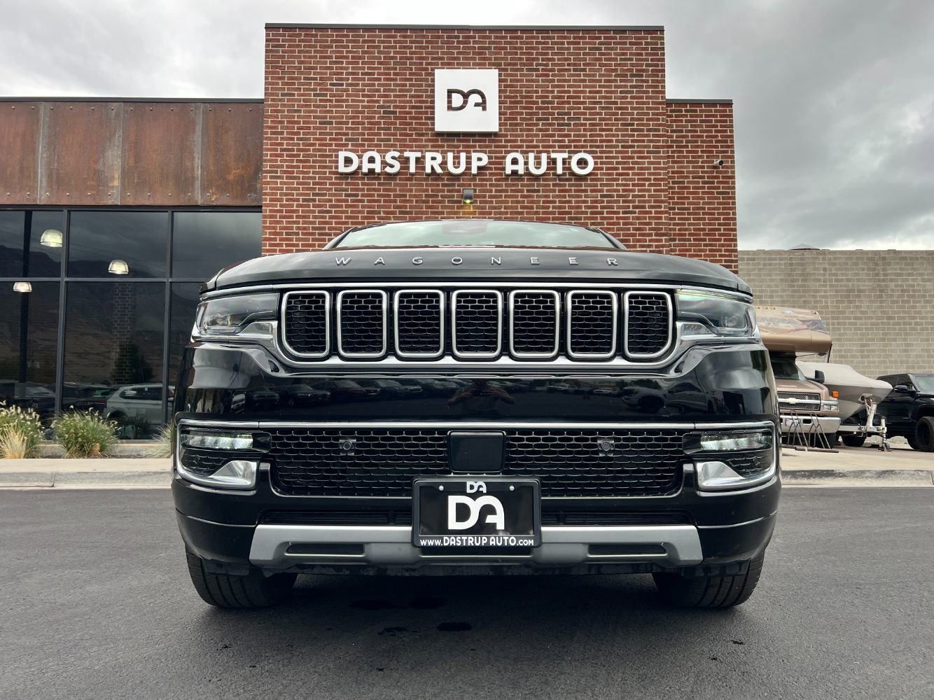 Used 2023 Jeep Wagoneer L Series II image 2