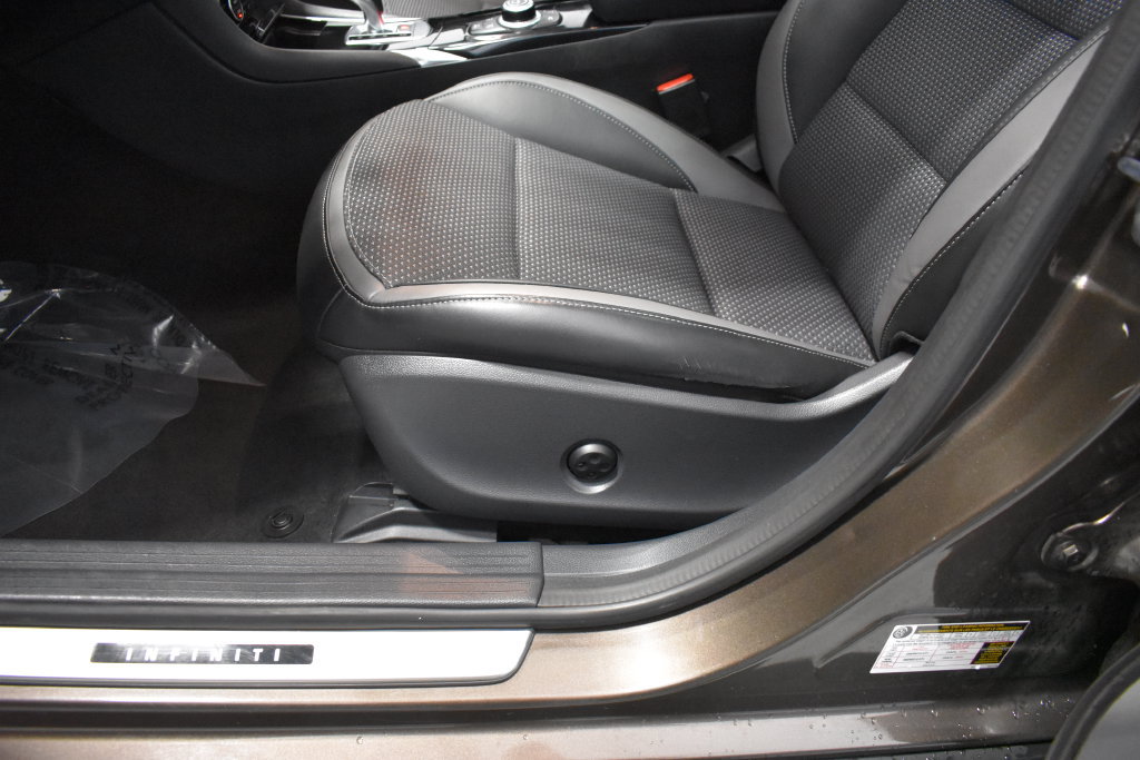 Used 2019 INFINITI QX30 AWD w/ Navigation Package image 19