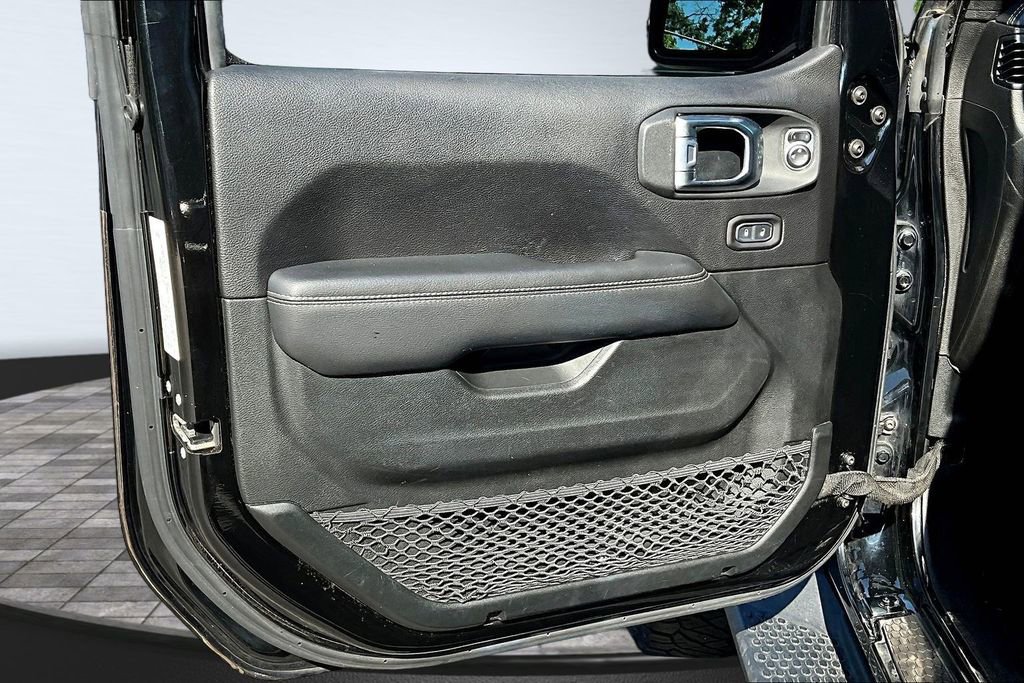 Used 2019 Jeep Wrangler Unlimited Sahara AWD/4WD image 23