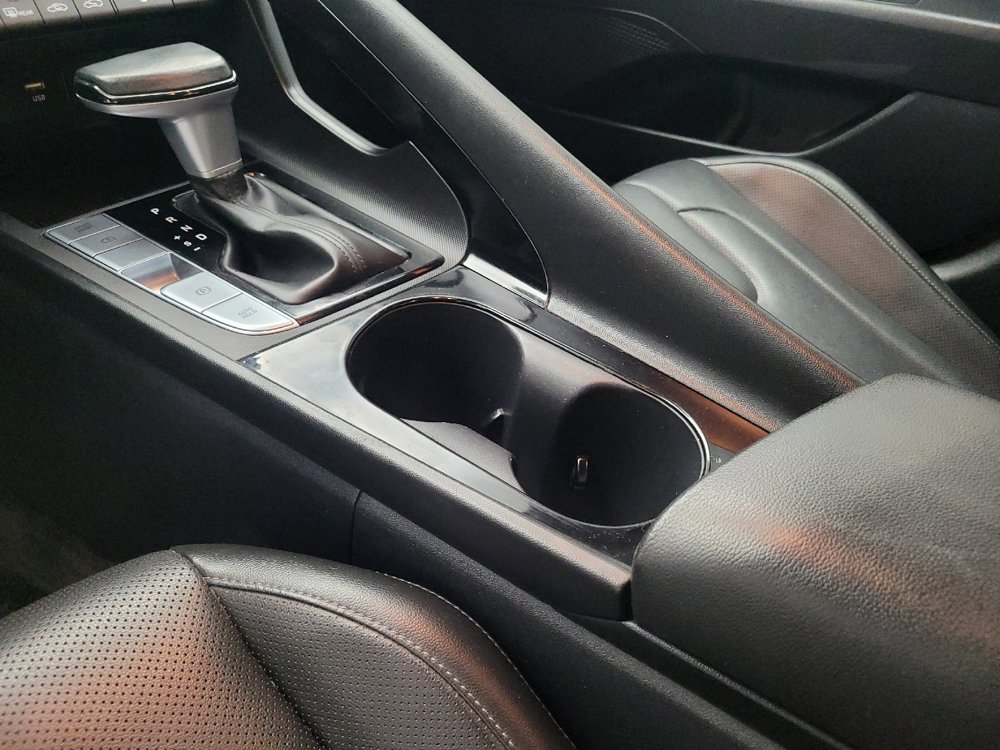 Used 2025 Hyundai Elantra Limited FWD image 26
