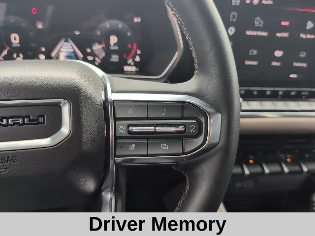 Used 2025 GMC Canyon Denali AWD/4WD image 8