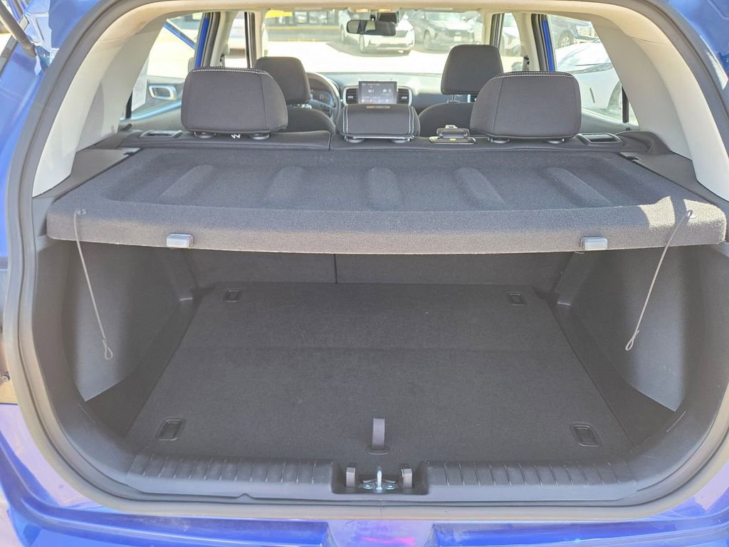 Used 2025 Hyundai Venue SEL image 24