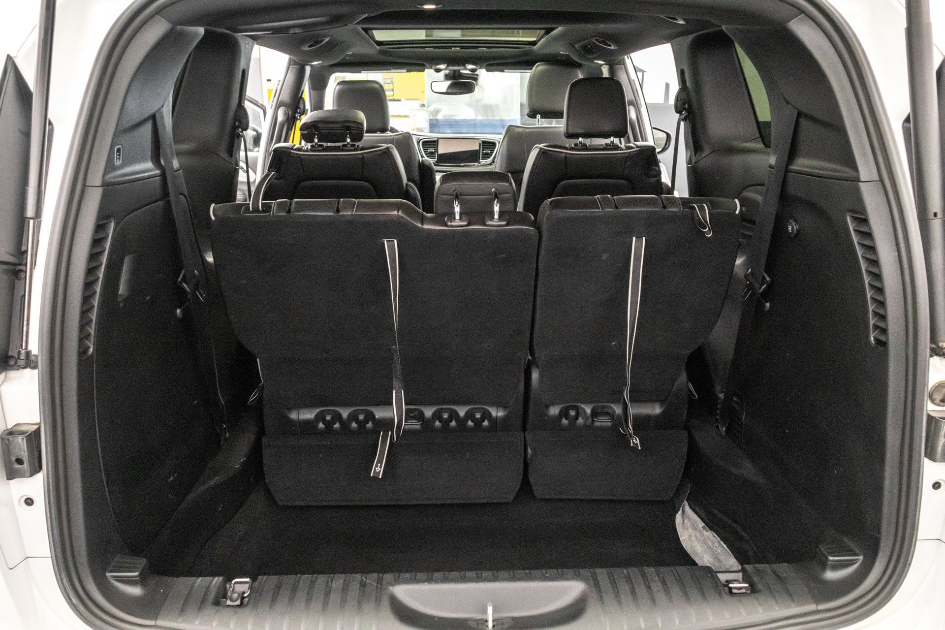 Used 2025 Chrysler Pacifica Limited FWD image 33