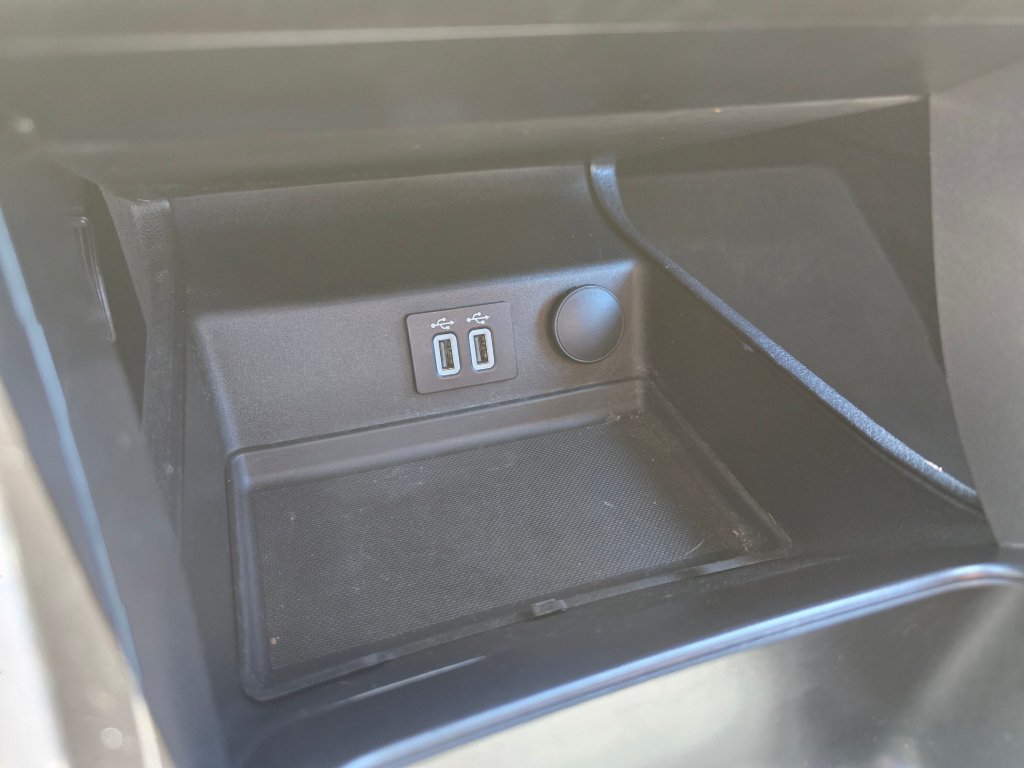 Used 2020 Ford Fusion SEL FWD image 12