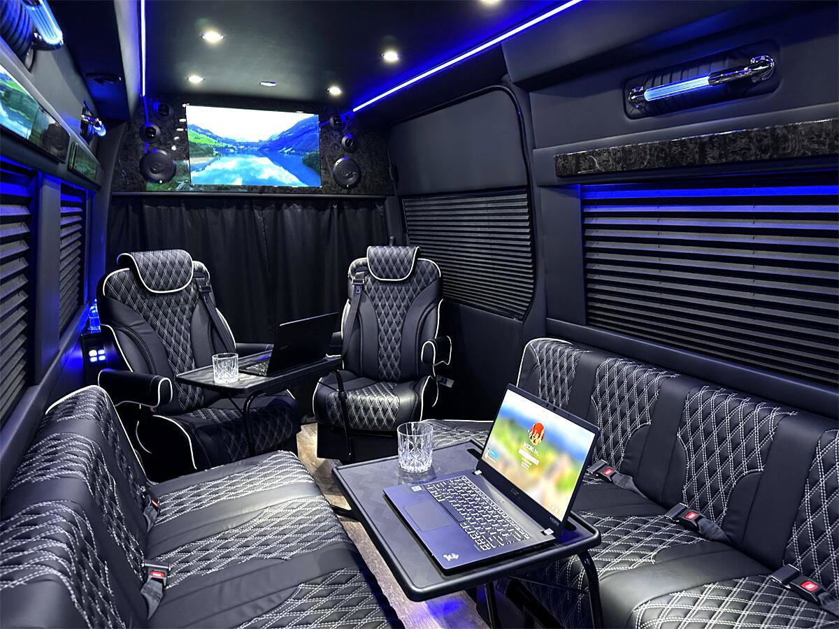 Used 2024 Mercedes-Benz Sprinter 3500 image 9