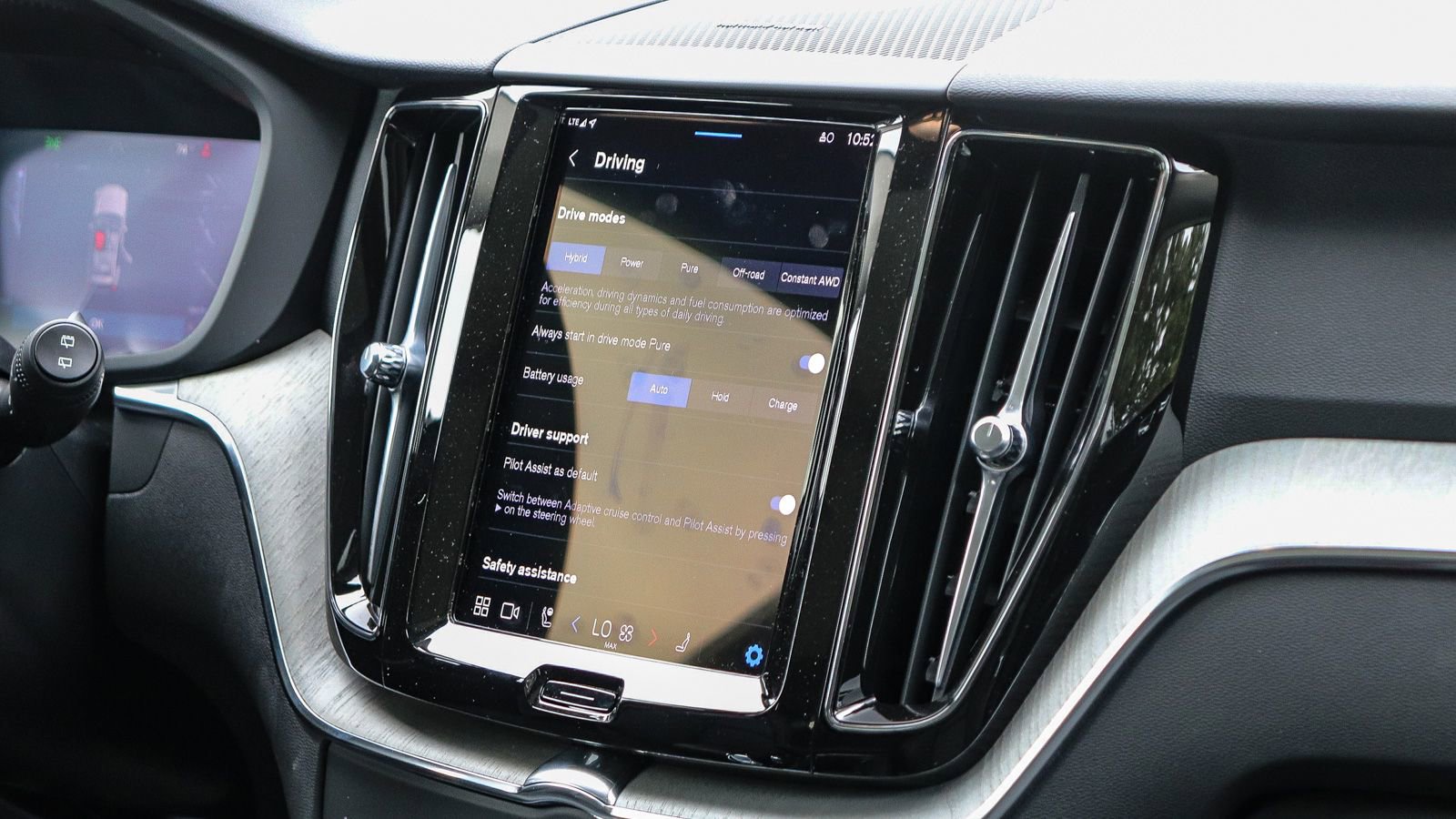 Used 2025 Volvo XC60 T8 Plus w/ Climate Package PRO AWD/4WD image 15