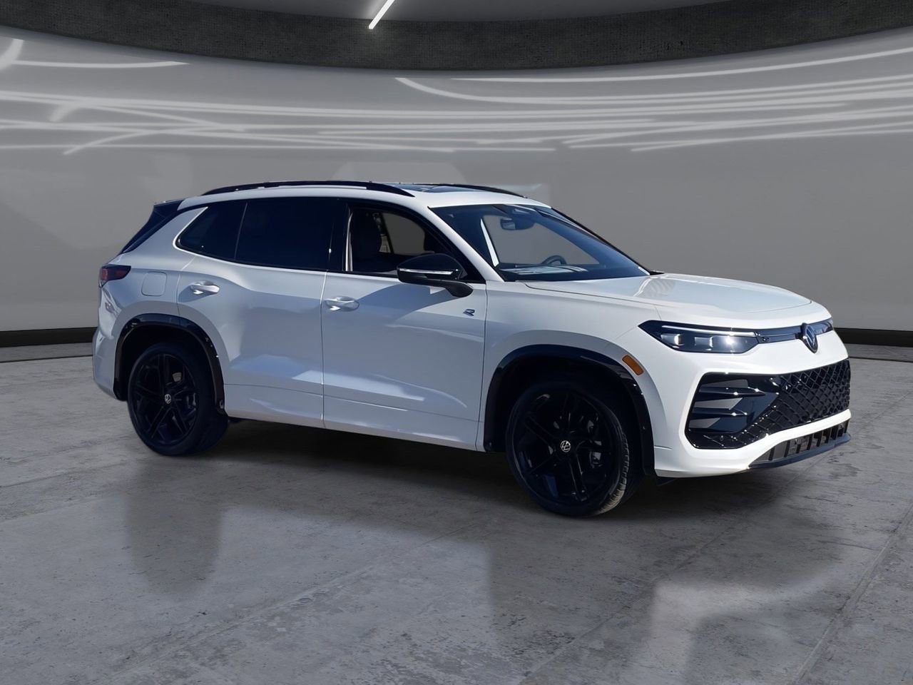 New 2026 Volkswagen Tiguan SE R-Line image 2