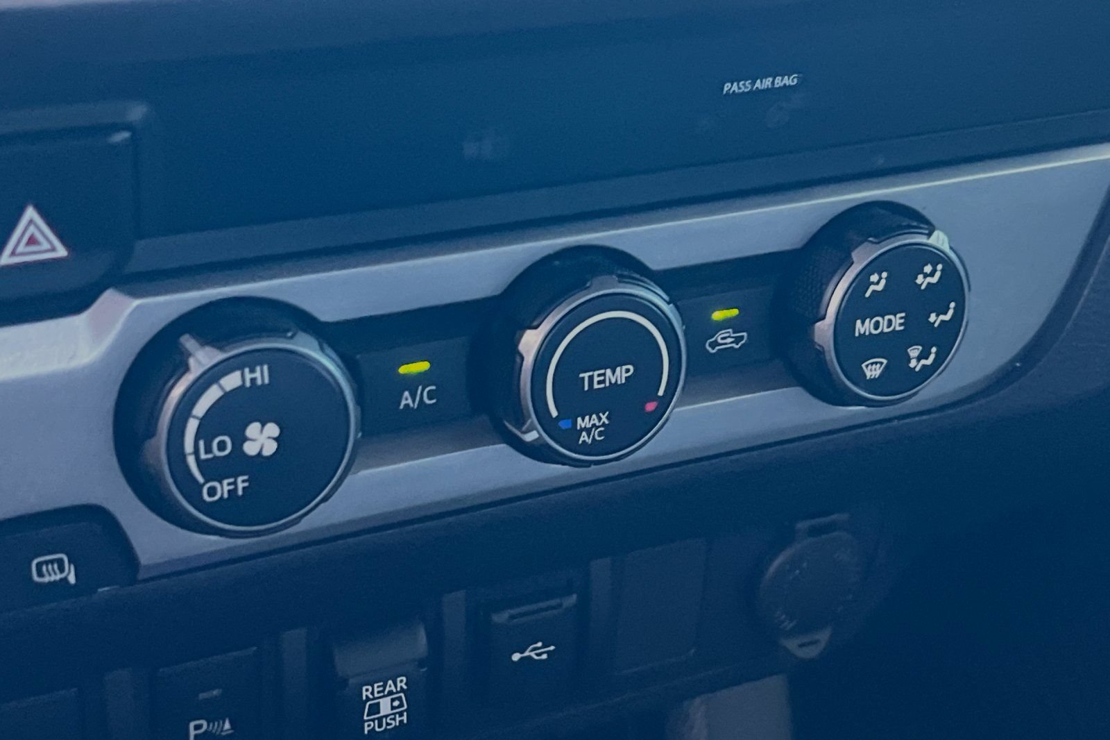 Used 2020 Toyota Tacoma SR5 AWD/4WD image 17