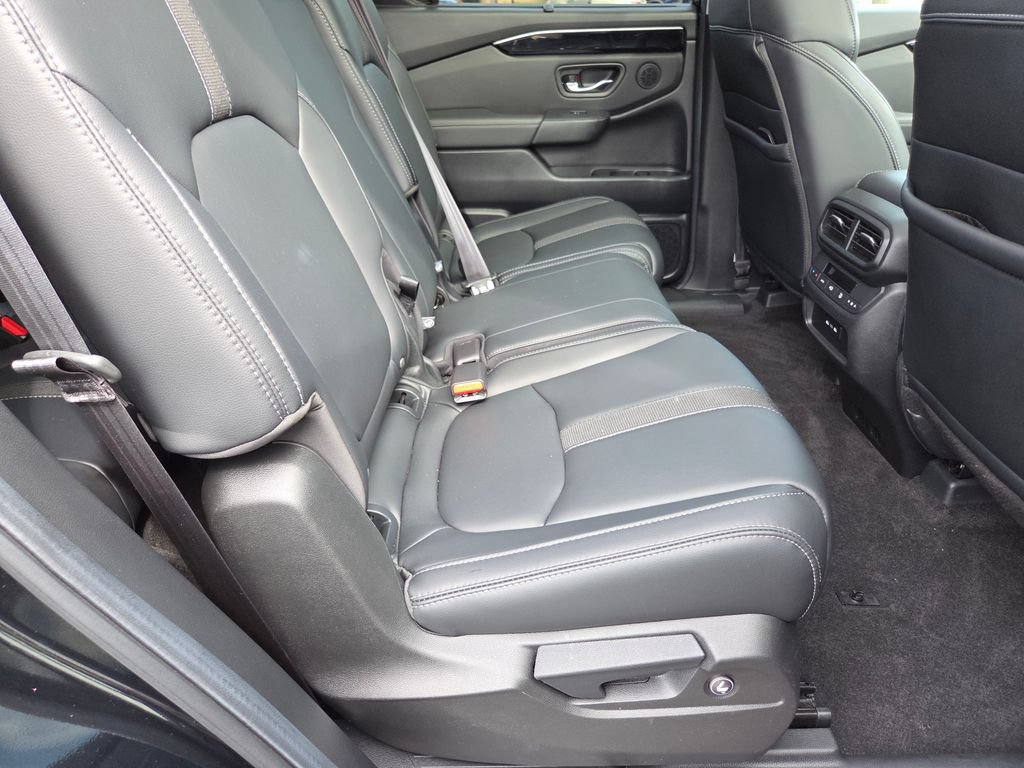 Certified 2025 Honda Pilot Touring image 31
