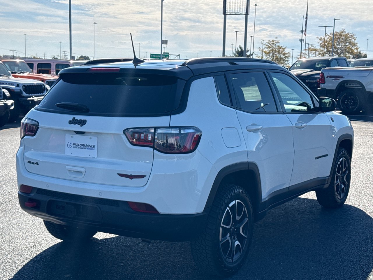 Used 2025 Jeep Compass Trailhawk w/ Trailer Tow Group AWD/4WD image 3