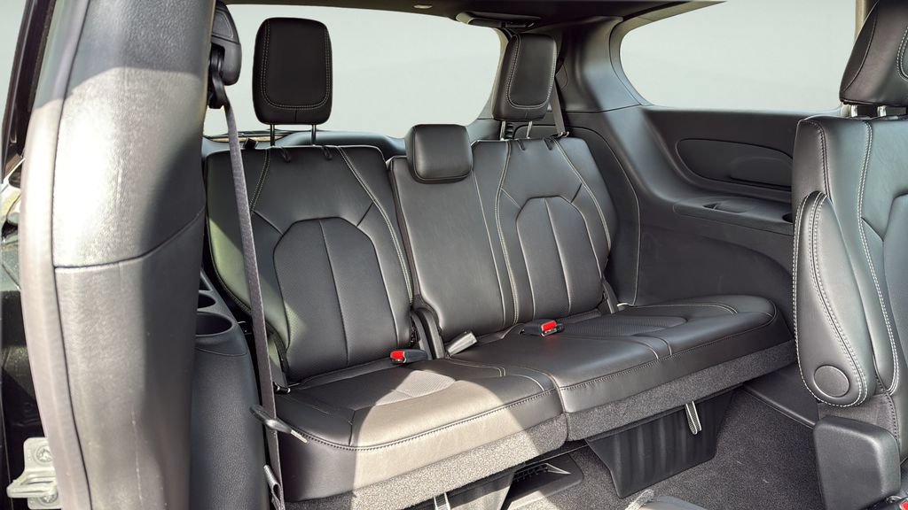 New 2026 Chrysler Pacifica Select AWD/4WD image 13