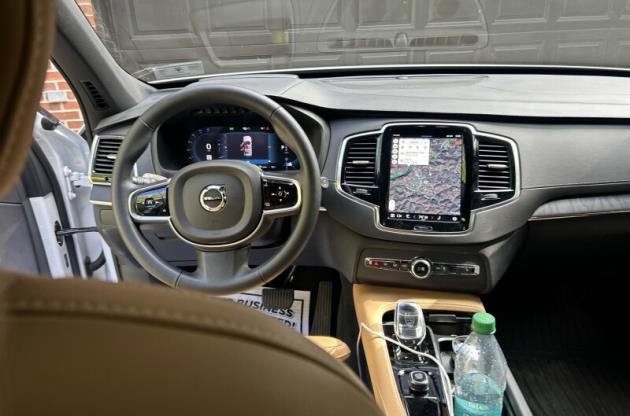 Used 2025 Volvo XC90 B6 Ultra w/ Protection Package AWD/4WD image 4