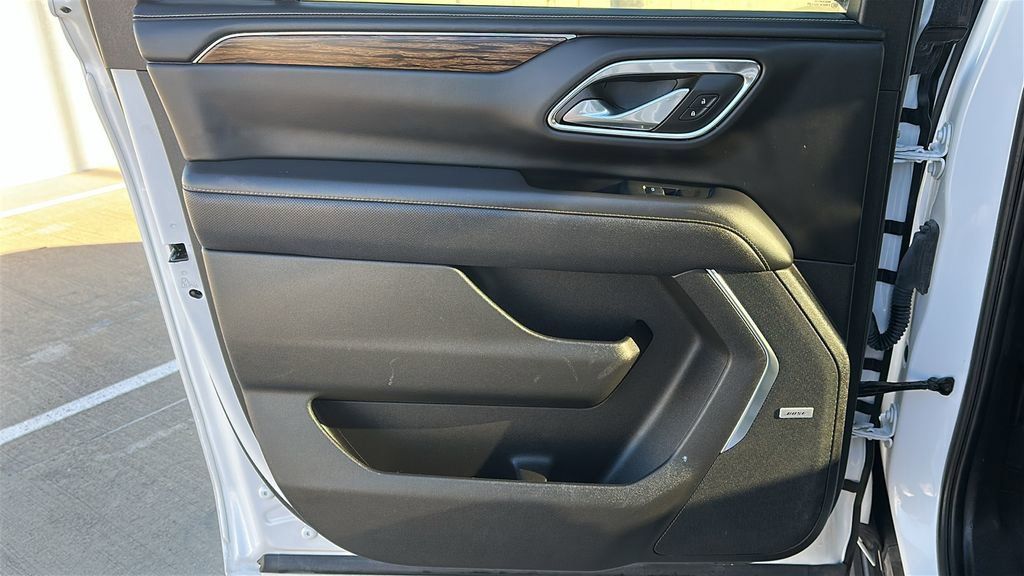 Used 2023 Chevrolet Suburban Premier image 32