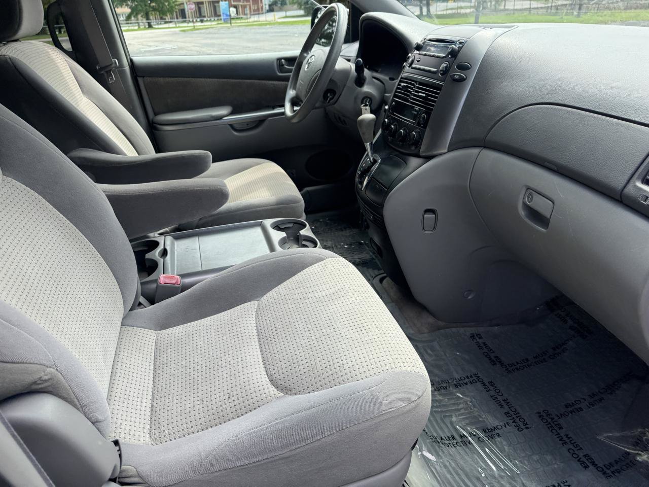 Used 2009 Toyota Sienna LE FWD image 32