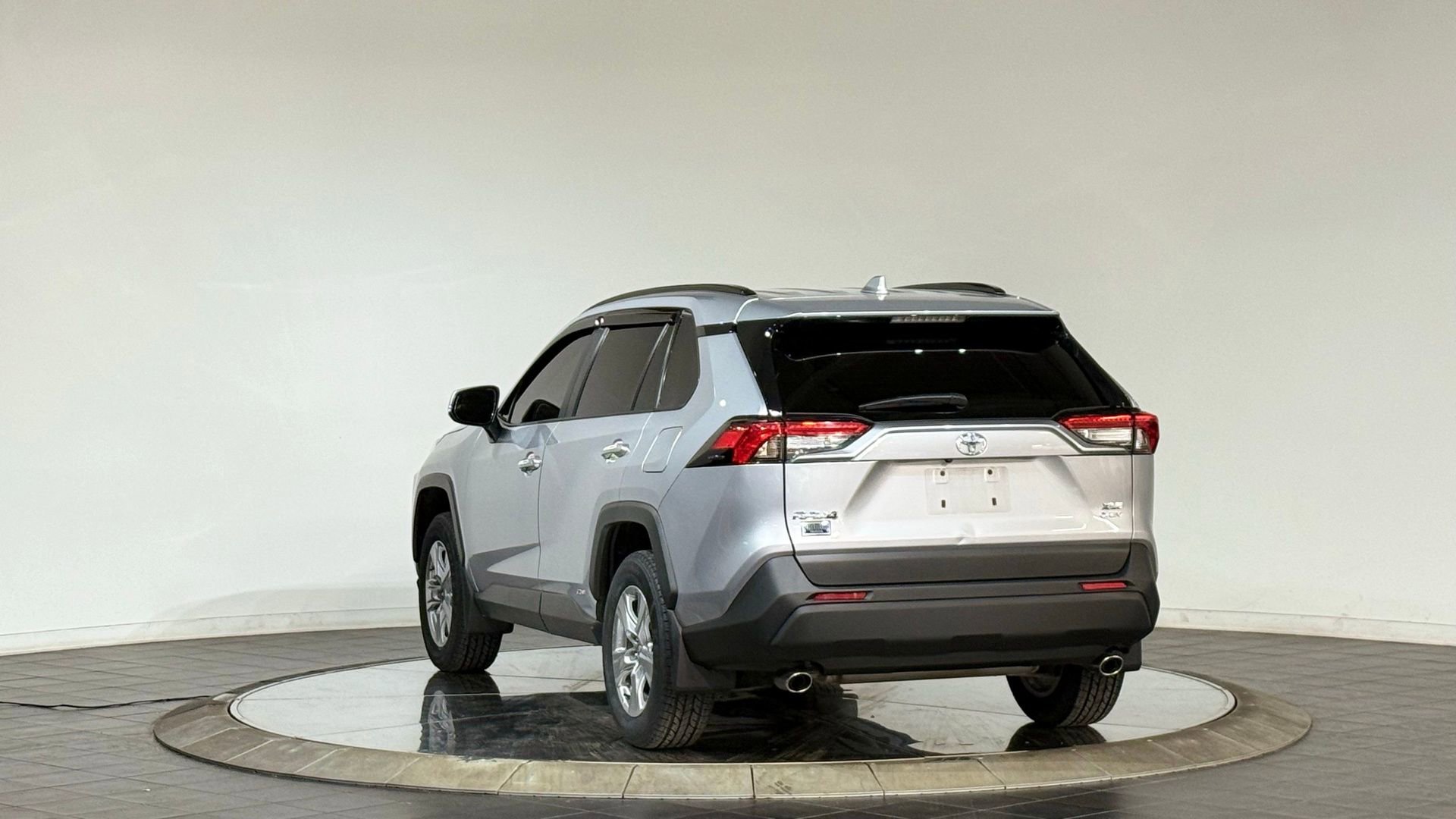 Used 2025 Toyota RAV4 XLE w/ Convenience Package image 7