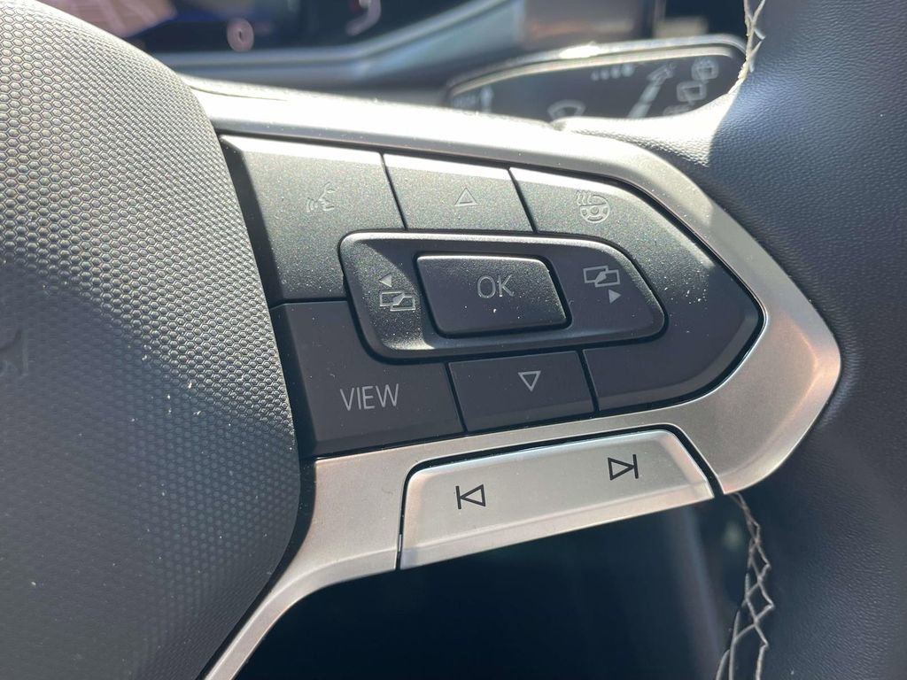 Used 2025 Volkswagen Taos SEL AWD/4WD image 21