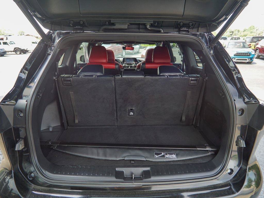Used 2021 Toyota Highlander XSE FWD image 10