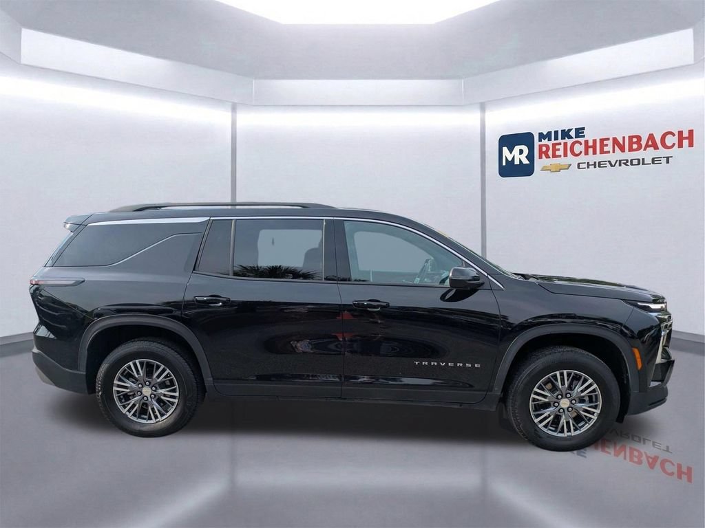 Used 2025 Chevrolet Traverse LT AWD/4WD image 3