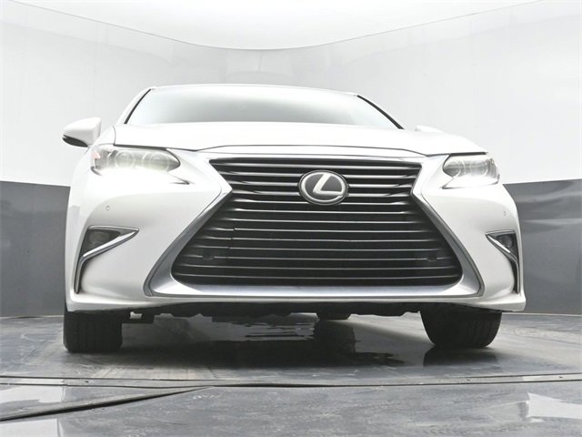 Used 2017 Lexus ES 350 w/ Luxury Package image 44