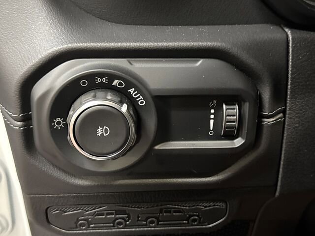 New 2024 Jeep Wrangler Sahara w/ Technology Group AWD/4WD image 16
