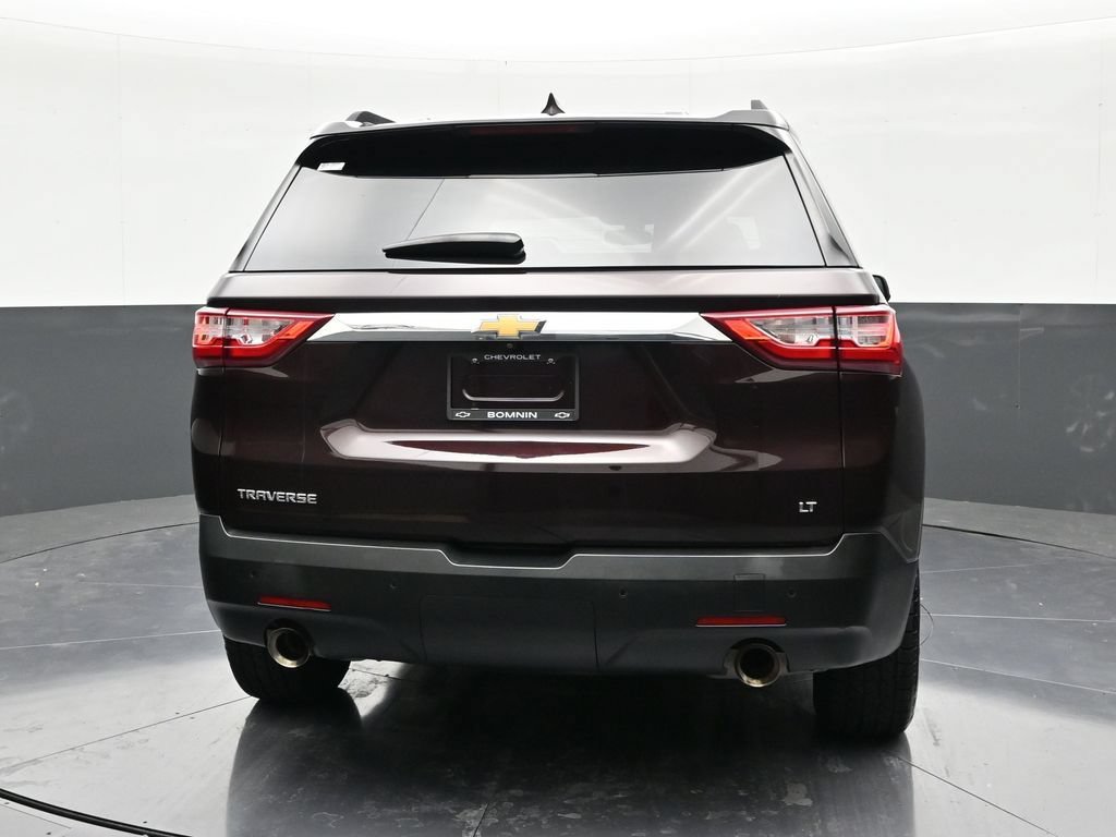 Used 2021 Chevrolet Traverse LT FWD image 2