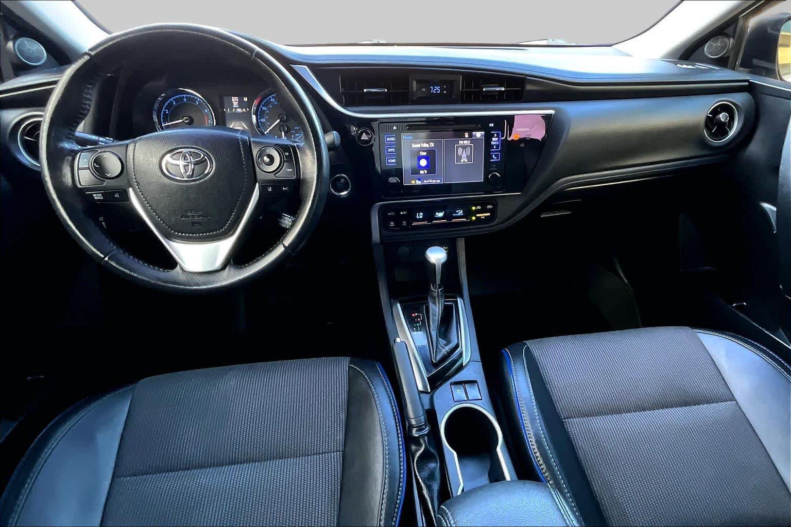 Used 2017 Toyota Corolla SE w/ SE Premium Package FWD image 16