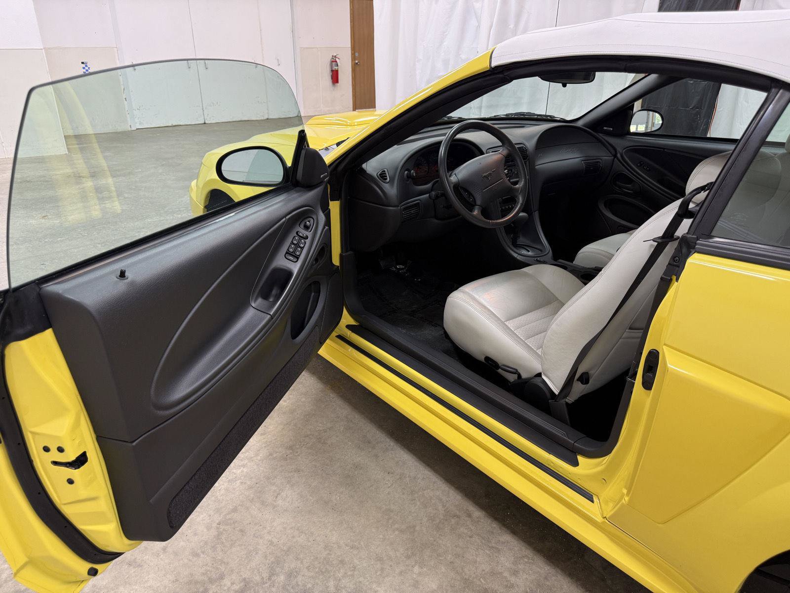 Used 2001 Ford Mustang GT Premium RWD image 8