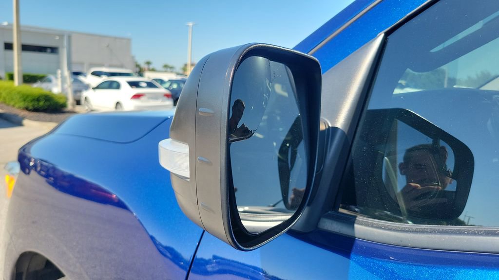 Used 2020 Nissan Titan SV w/ SV Convenience Package RWD image 4